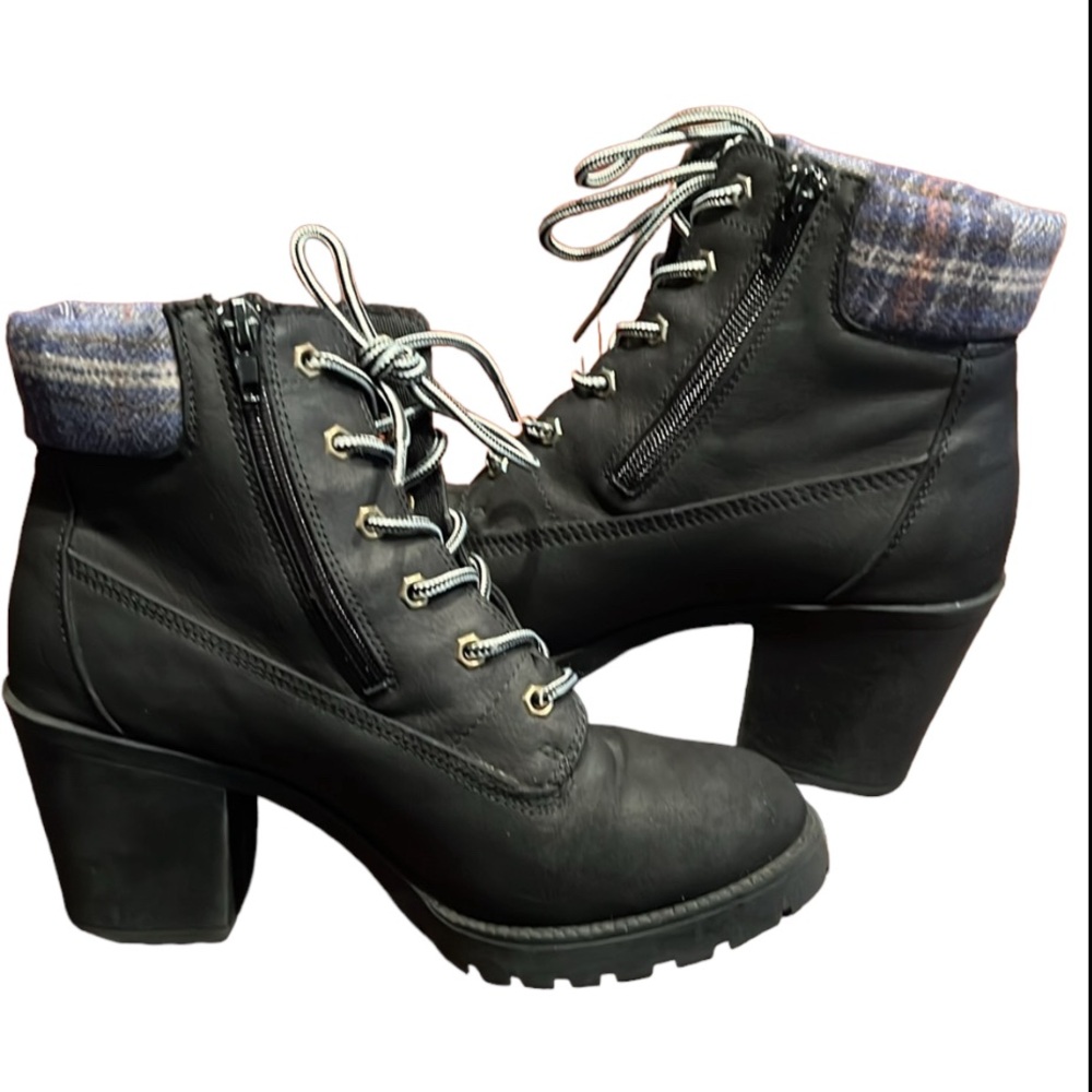 Zigi Soho Women’s Black Ankle Bootie.  Size 8